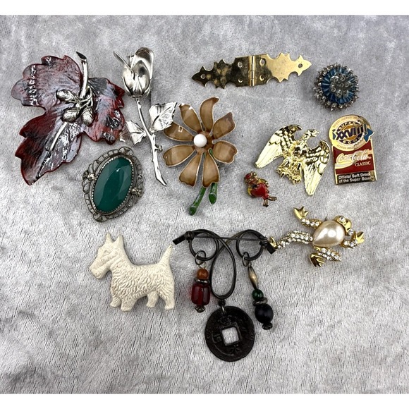 Estate Jewelry - Vintage Brooch Lot Mixed Metals Flower‎ Leaf Dog Fish Frog Tweedle Dum